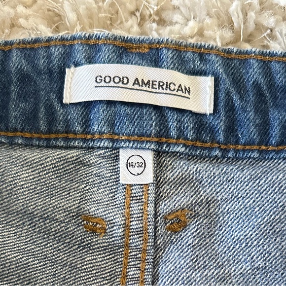 Good American Bombshell Distressed Denim Shorts - Picture 4 of 8